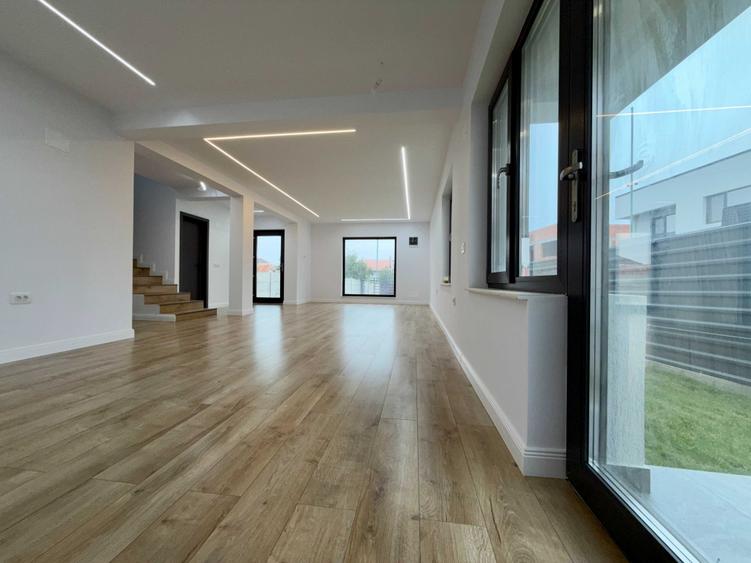 Casă cu 4 camere în Bariera Vâlcii