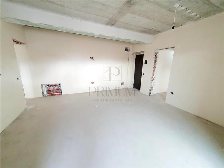 Apartament cu 3 camere semidecomandat în Dumbrăvița