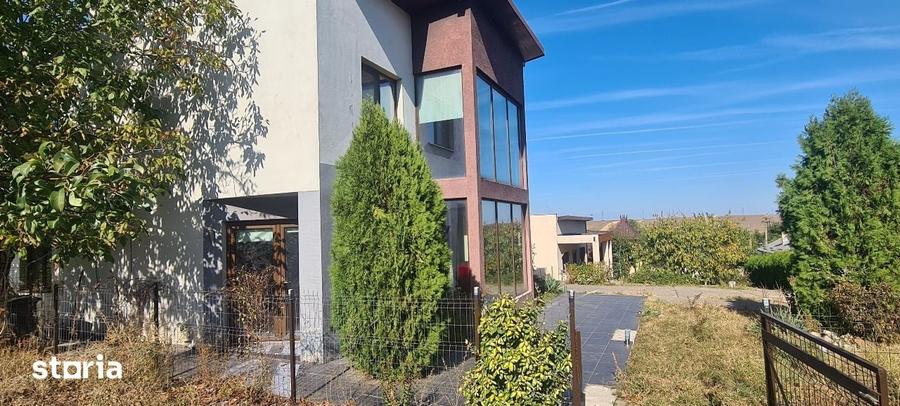 Casă cu 5 camere cu Teren 2500 Mp în Ghercești
