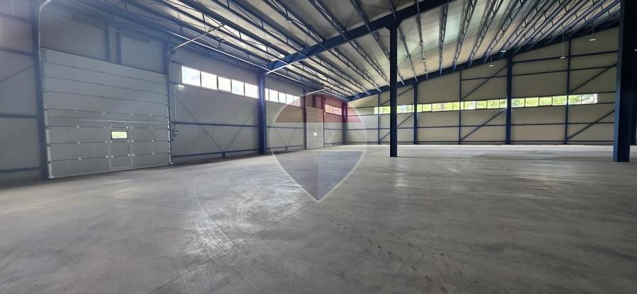 Spațiu industrial, de 9,618 mp, în Central