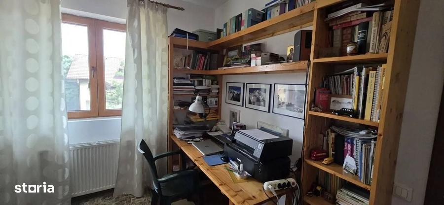 Casă cu 4 camere în Ostratu
