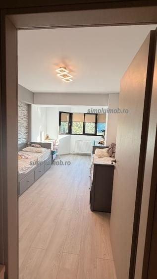 Apartament cu 3 camere decomandat, mobilat în Tineretului