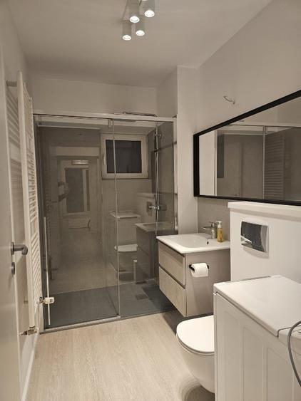 Apartament cu 4 camere decomandat, mobilat în Decebal