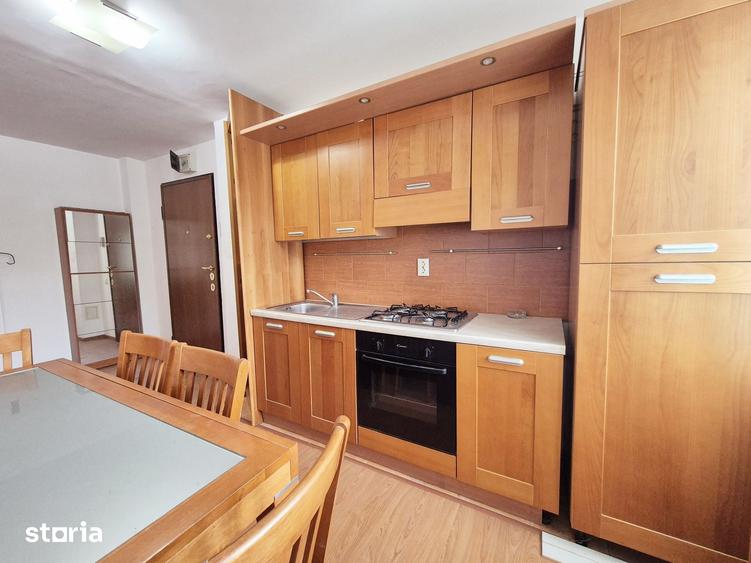 Apartament cu 3 camere decomandat în Est