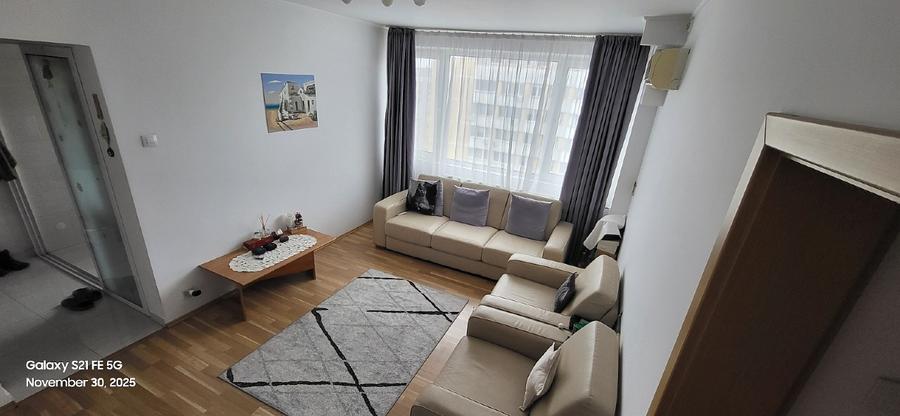 Apartament cu 3 camere semidecomandat în Iancului