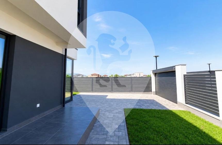 Duplex cu 4 camere cu Canalizare în Sânpetru