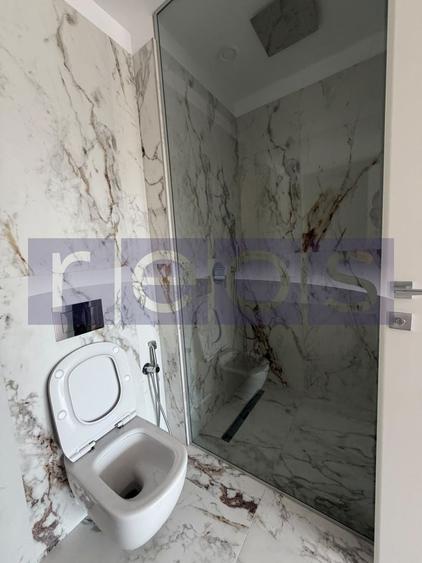 Apartament cu 4 camere decomandat în Barbu Văcărescu