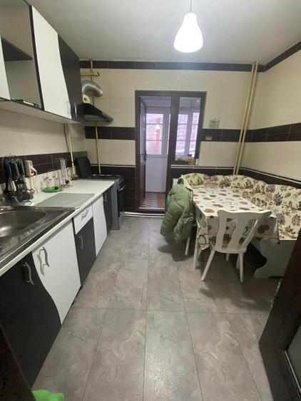 Apartament cu 3 camere decomandat în Rahova