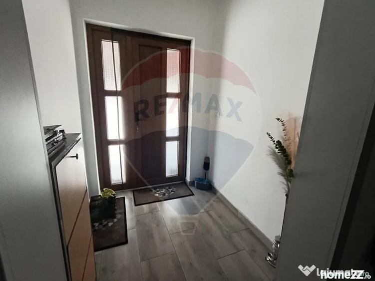 Casă cu 5 camere cu Teren 343 Mp în Central