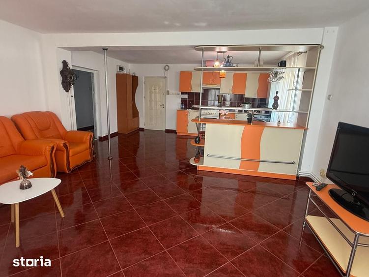 Apartament cu 4 camere decomandat în Micro 3