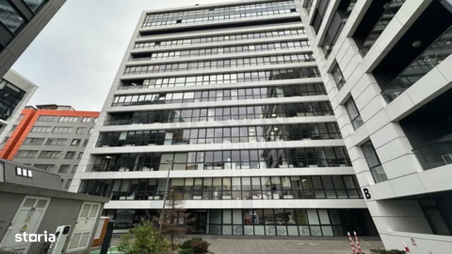 Apartament cu 3 camere semidecomandat, mobilat în Calea Călărașilor