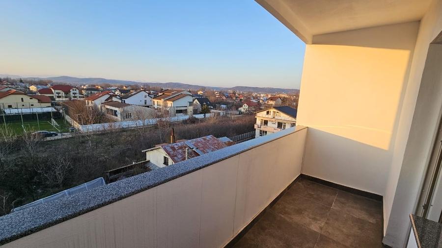 Apartament cu 3 camere decomandat în Micro 2