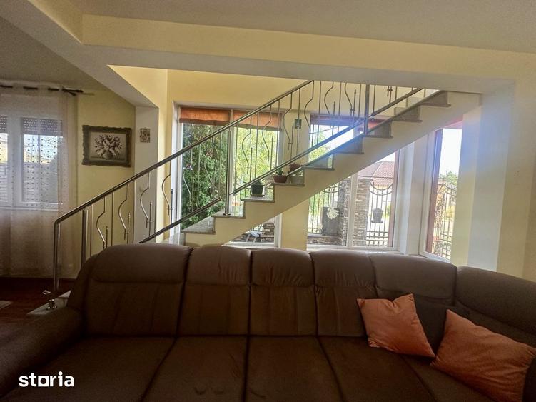 Casă cu 5 camere cu Teren 1380 Mp în Central