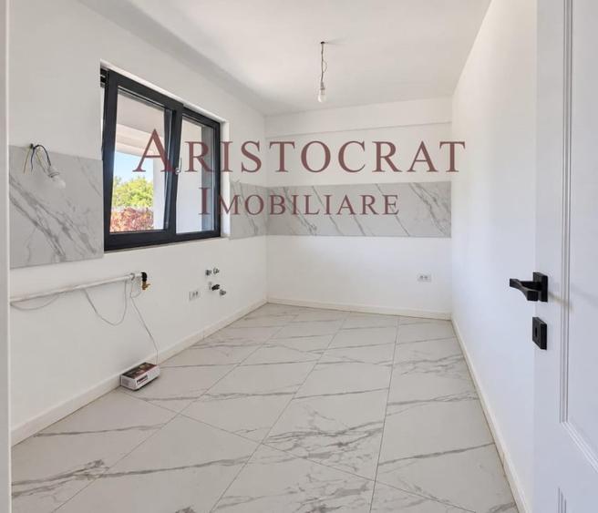 Casă cu 5 camere cu Teren 330 Mp în Corbeanca