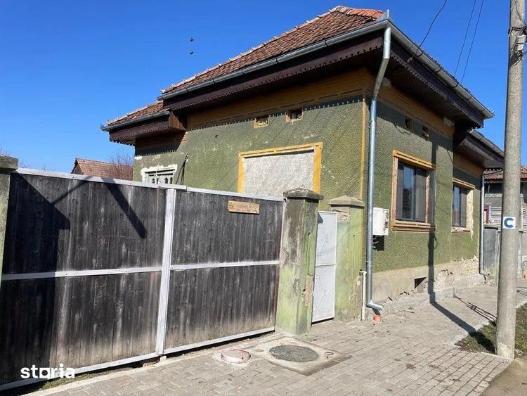 Casă cu 3 camere cu Teren 4400 Mp în Perișani
