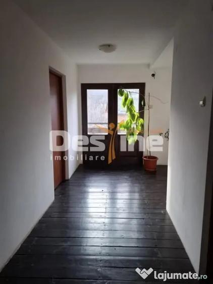 Casă cu 6 camere cu Teren 1521 Mp în Poiana
