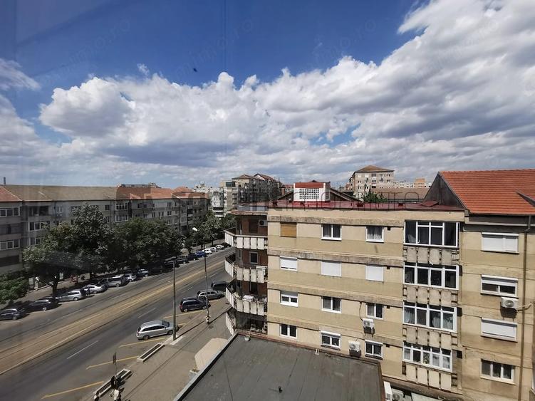 Apartament cu 4 camere decomandat în Decebal