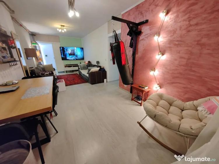 Apartament cu 3 camere decomandat în Valea Adâncă