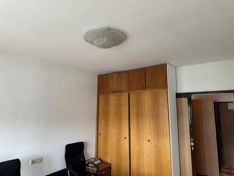 Apartament cu 4 camere decomandat, mobilat în Cotroceni