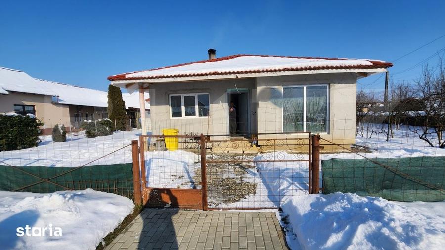 Casă cu 4 camere cu Teren 1800 Mp în Mărișelu