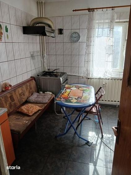 Apartament cu 3 camere decomandat în Rahova