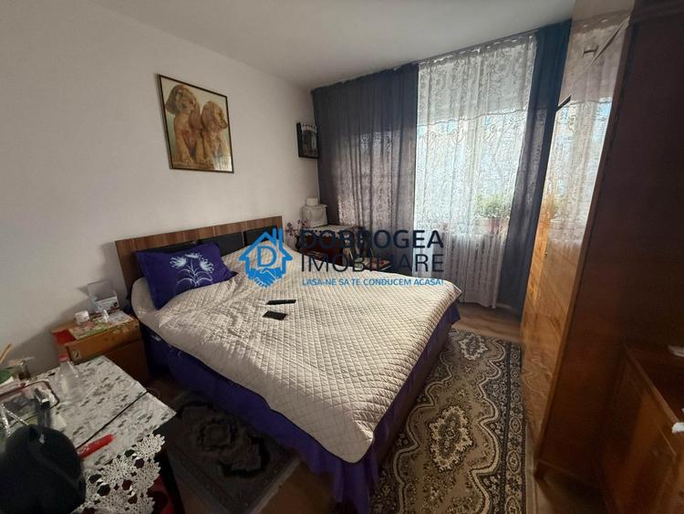 Apartament cu 3 camere decomandat în Păcii