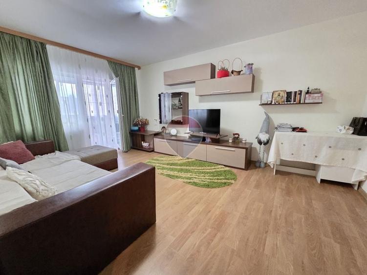 Apartament cu 2 camere decomandat, mobilat în Central