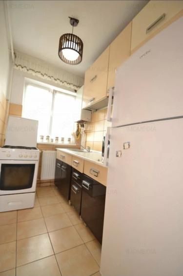 Apartament cu 3 camere semidecomandat în Dacia