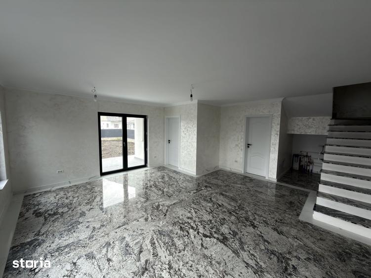 Casă cu 4 camere cu Teren 600 Mp în Central