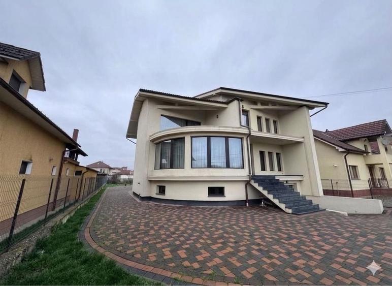 Casă cu 4 camere în Central