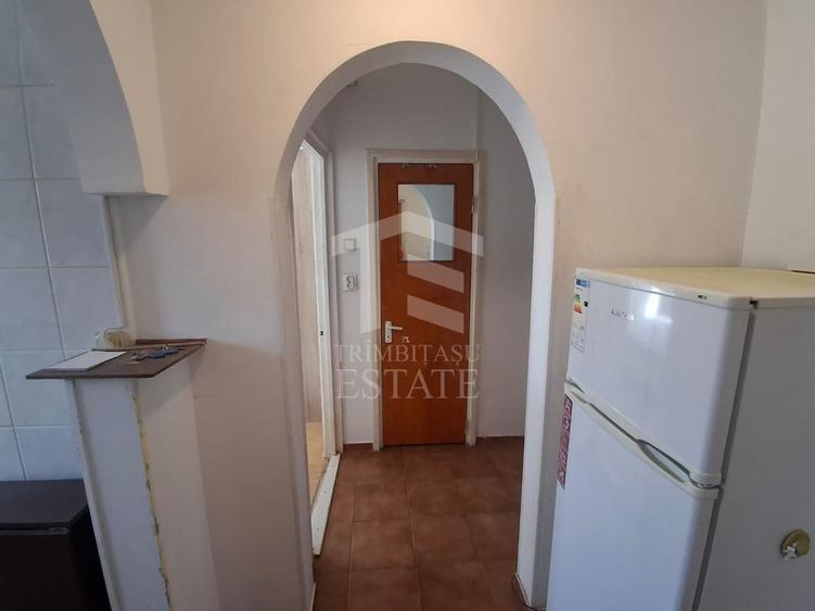 Apartament cu 2 camere decomandat, mobilat în Tei