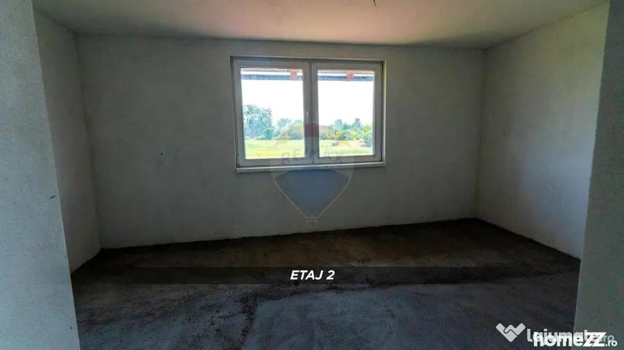 Casă cu 5 camere cu Teren 600 Mp în Mireșu Mare