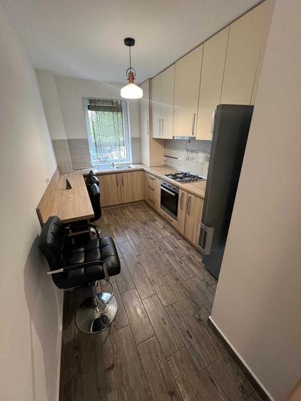Apartament cu 2 camere decomandat în Tractorul