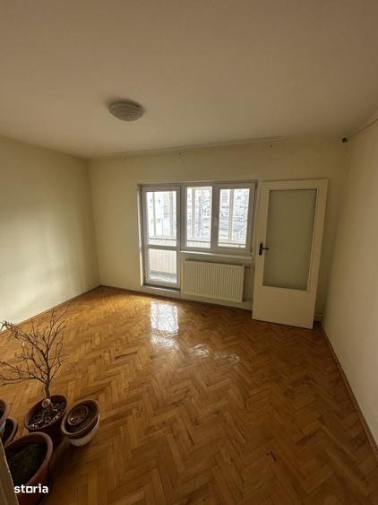 Apartament cu 4 camere decomandat în Central