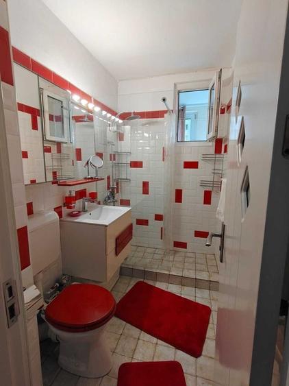 Apartament cu 2 camere semidecomandat, mobilat în Baba Novac