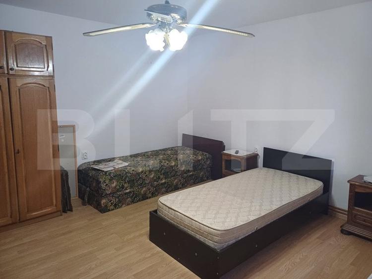 Casă individuală cu 9 camere cu Canalizare în Nord-Vest