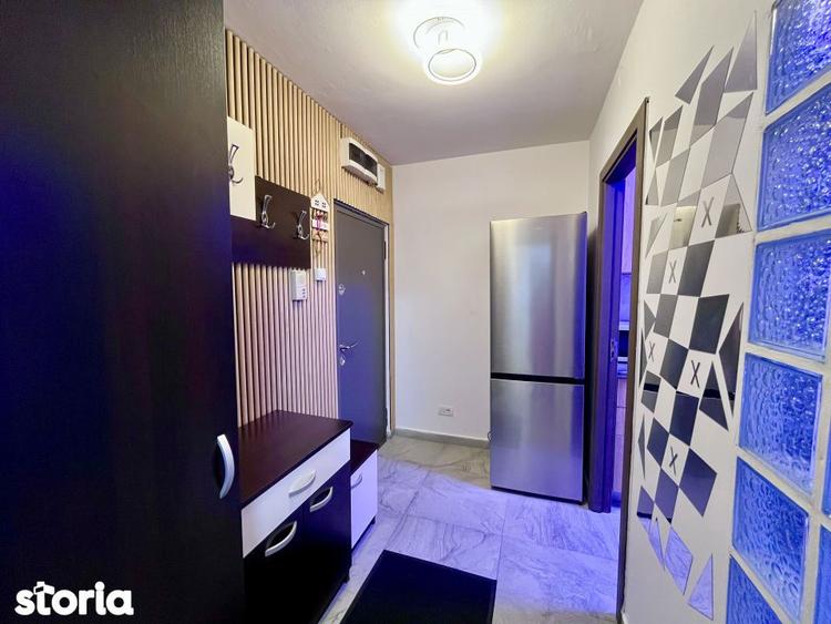 Apartament cu 2 camere semidecomandat, mobilat în Est