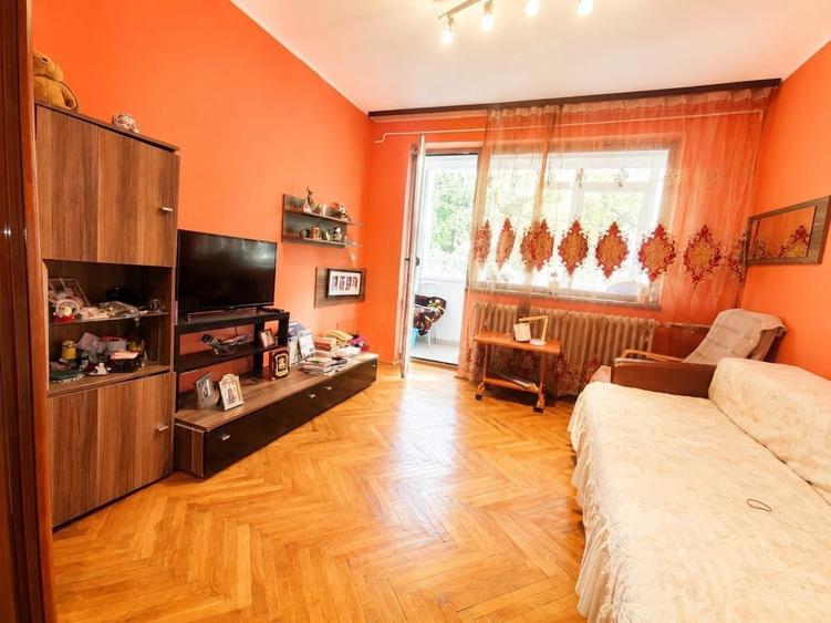 Apartament cu 4 camere decomandat, mobilat în City Park Mall