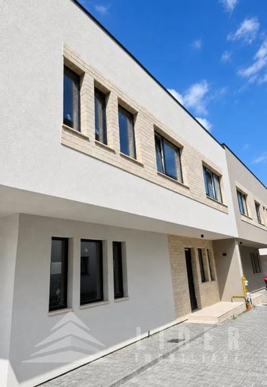 Duplex cu 4 camere cu Canalizare în Florești