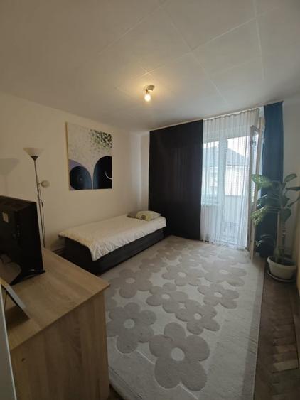 Apartament cu 4 camere decomandat, mobilat în Săsar