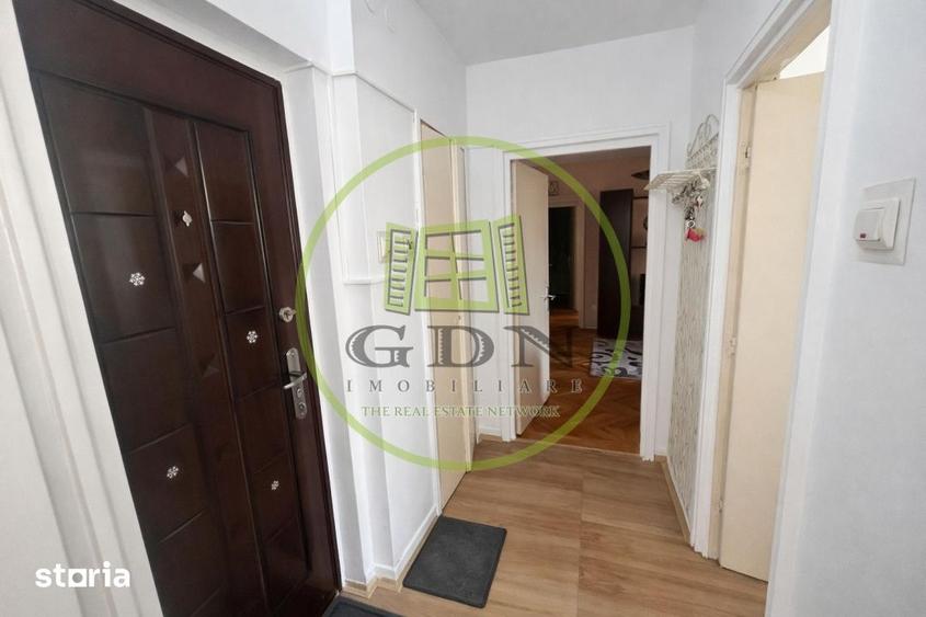 Apartament cu 3 camere decomandat, mobilat în Pajura