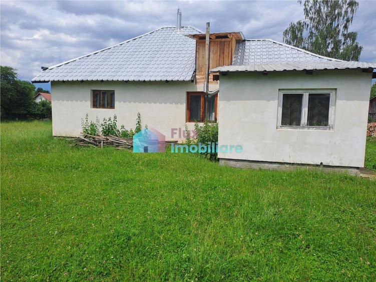 Casă cu 2 camere cu Teren 3743 Mp în Mălini