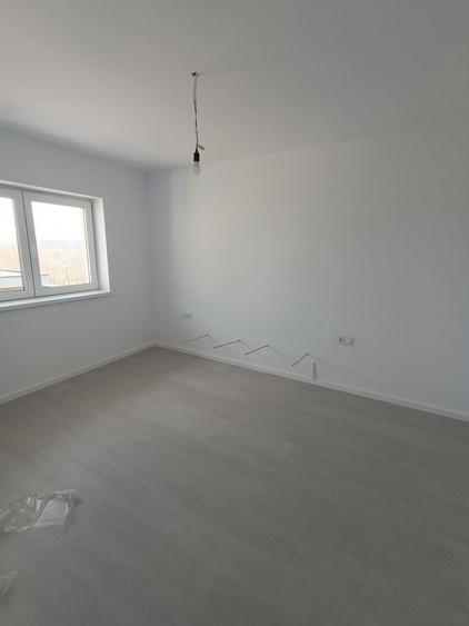 Duplex cu 4 camere cu Canalizare în Cetate