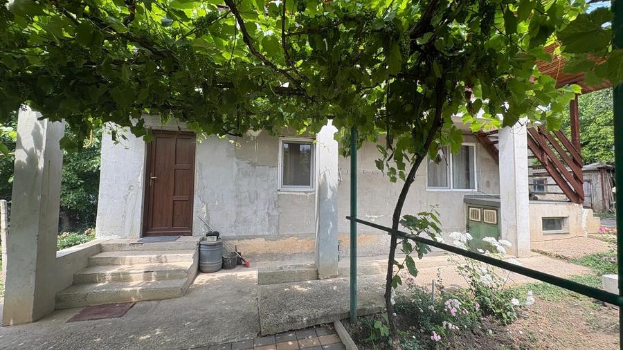 Casă cu 5 camere cu Teren 1062 Mp în Copou