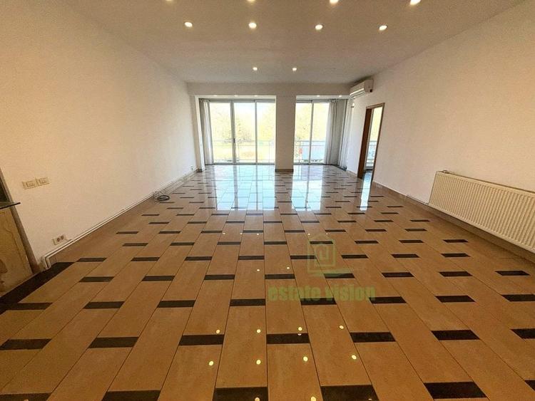 Apartament cu 5 camere semidecomandat în Primăverii