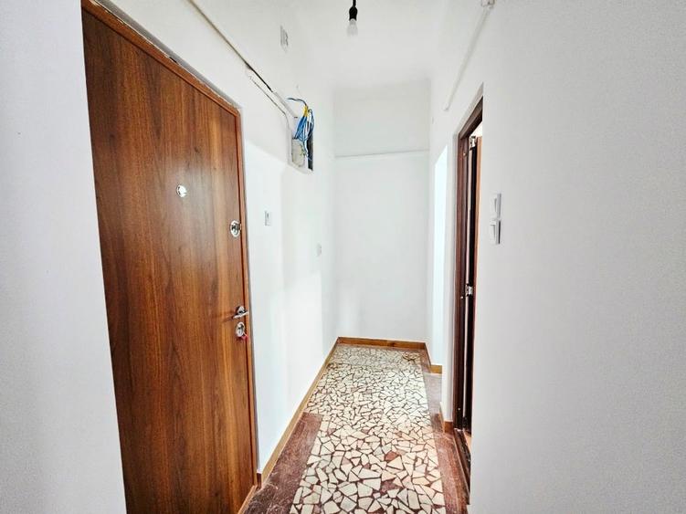 Garsonieră decomandată, mobilată în Universitate