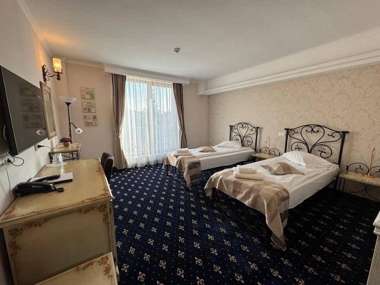 Casă individuală cu 5 camere cu Canalizare în Central