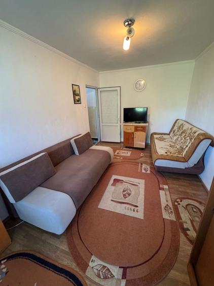 Apartament cu 2 camere semidecomandat, mobilat în Km 4-5