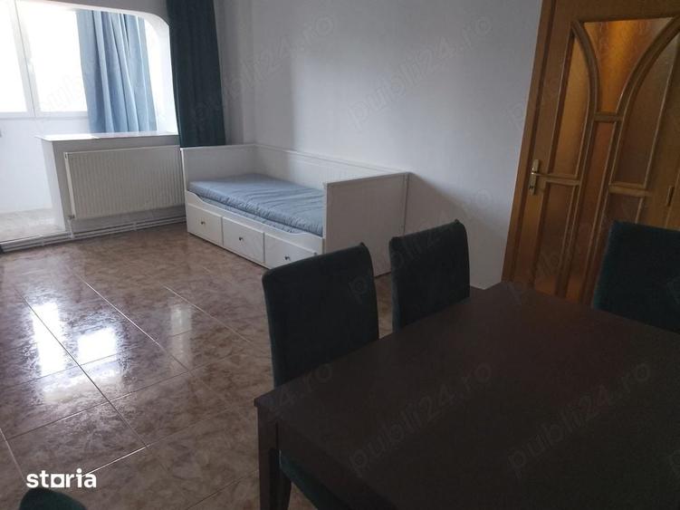 Apartament cu 4 camere în Văcăresti