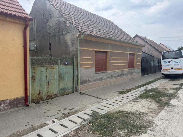 Casă cu Teren 750 Mp în Central